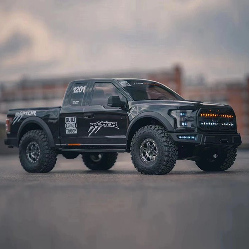 TRACTION HOBBY KM F150 FORD RAPTOR RC Car 1/8 RTR 2.4GHz Simulation Off - Road Climbing Crawler RC Car ToysTRACTION HOBBYWhite